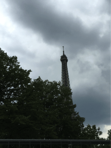 Using the Eiffel Tower to navigate 