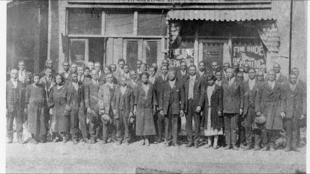 A large group outside an Atlanta Life branch office in 1925.